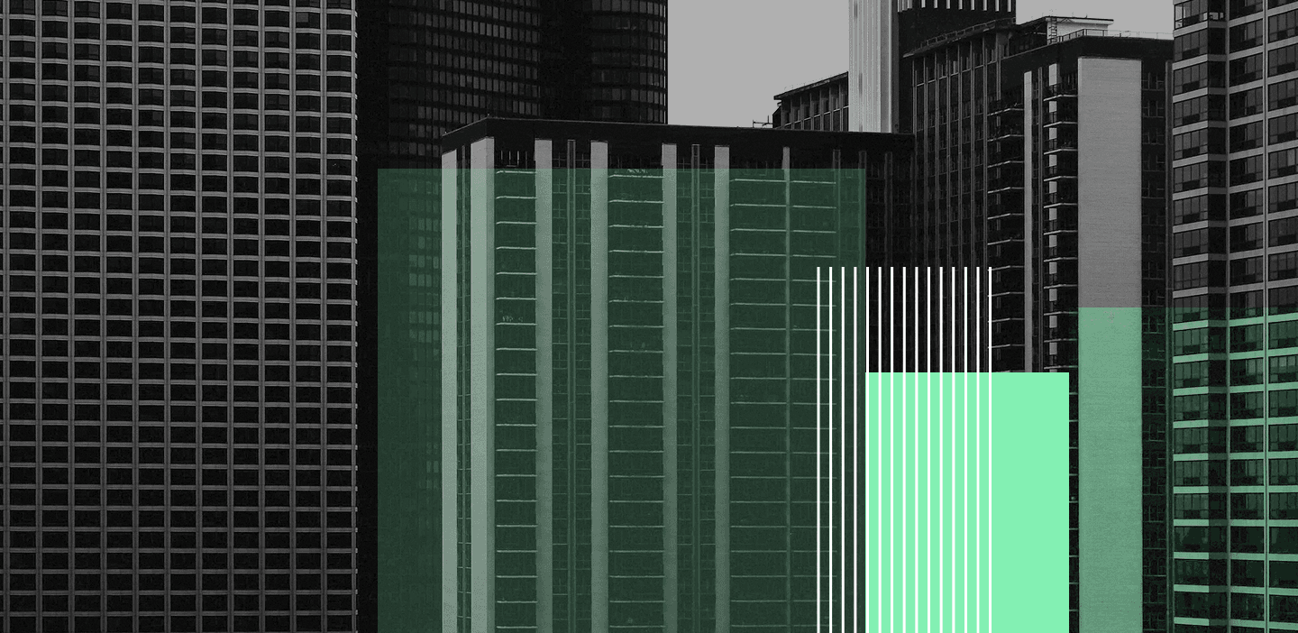 Rascacielos en blanco y negro con bloques geométricos verdes superpuestos y líneas verticales blancas